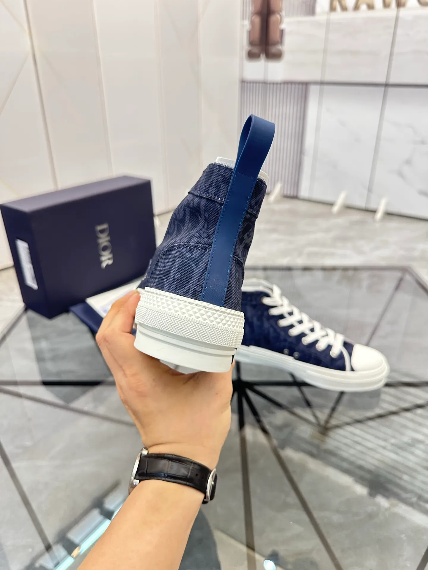 Selling men's shoes 💰: 💰P460¥ Product trademark: Dio* "Dior*" high-top casual shoes Regular size: 36-45 (can be customized to 46) Couple style B23 Product materials: Upper imported original fabric, breathable lining, original outsole. No.: 007